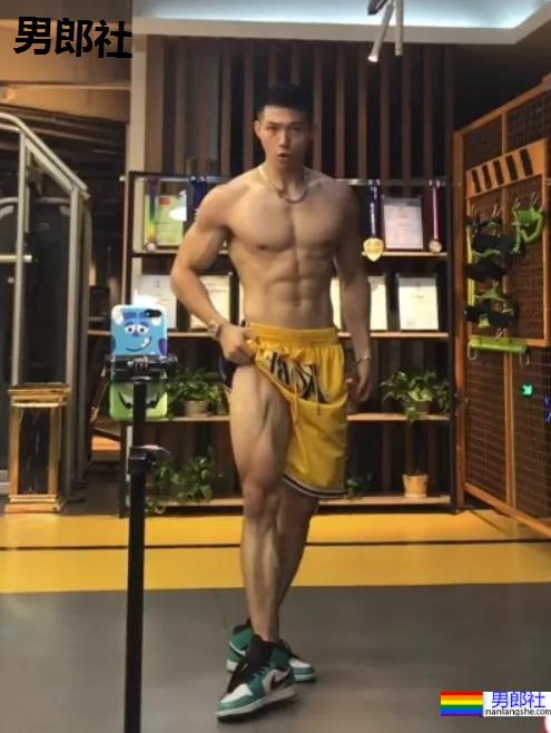 退役消防兵不穿上衣装修火了,没想到他竟然是西装先生比赛冠军! - 51虹马 退役消防兵不穿上衣装修火了,没想到他竟然是西装先生比赛冠军! - 51虹马