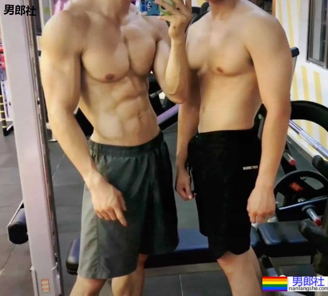 退役消防兵不穿上衣装修火了,没想到他竟然是西装先生比赛冠军! - 51虹马 退役消防兵不穿上衣装修火了,没想到他竟然是西装先生比赛冠军! - 51虹马