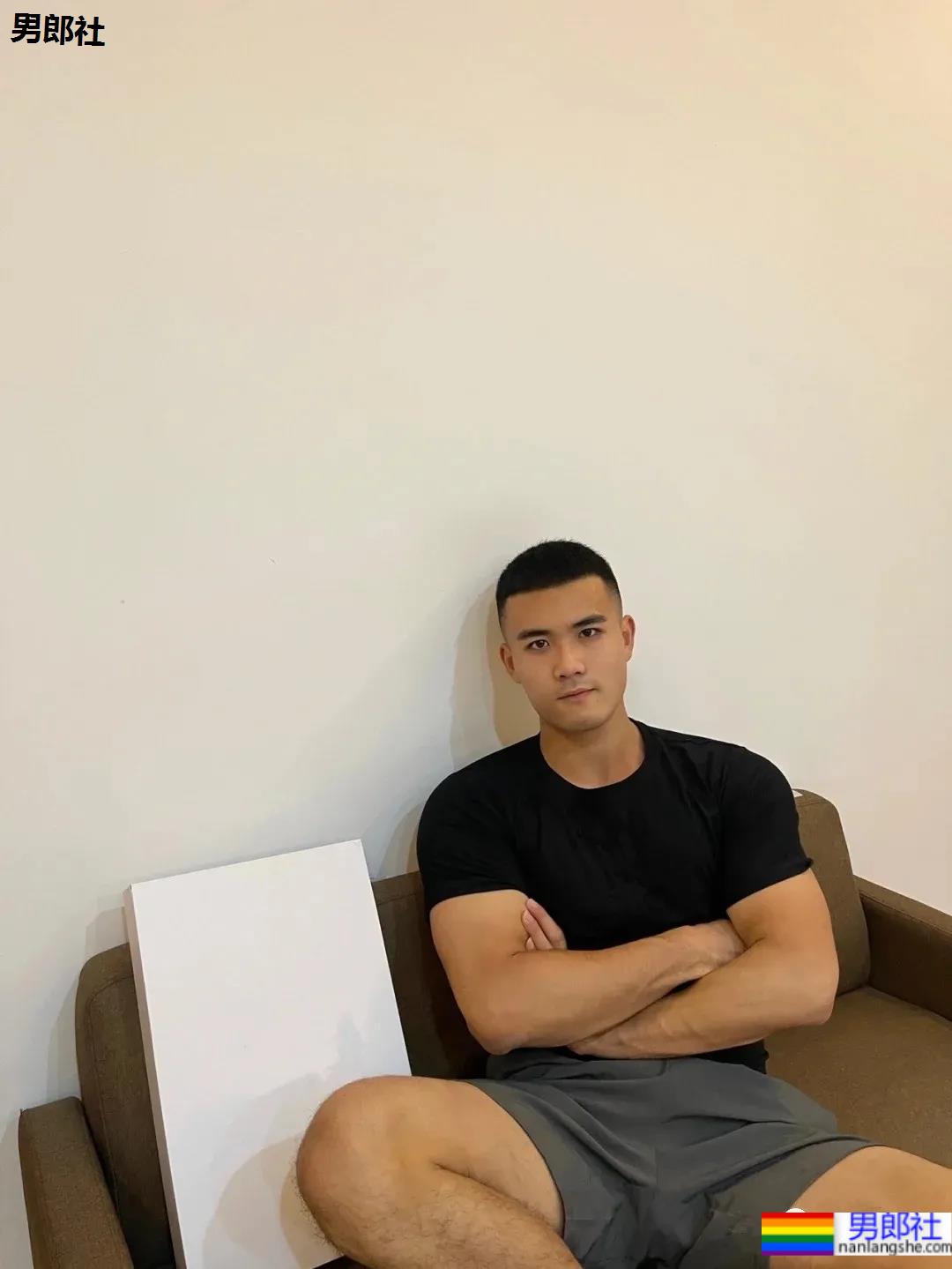 02年寸头肌肉消防员小哥,这胸腹肌也太可了! - 51虹马 02年寸头肌肉消防员小哥,这胸腹肌也太可了! - 51虹马