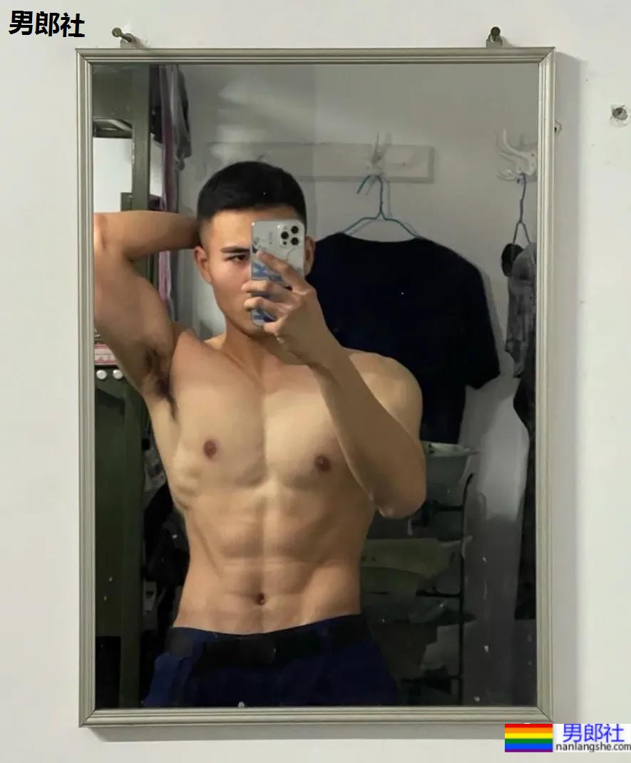 02年寸头肌肉消防员小哥,这胸腹肌也太可了! - 51虹马 02年寸头肌肉消防员小哥,这胸腹肌也太可了! - 51虹马