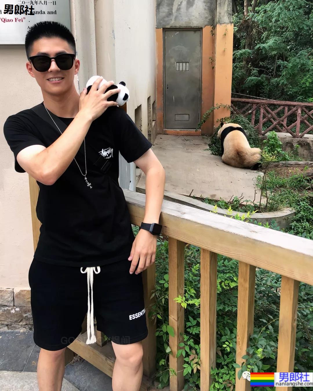 当体育生校草变成8块腹肌的海军小伙后 - 51虹马