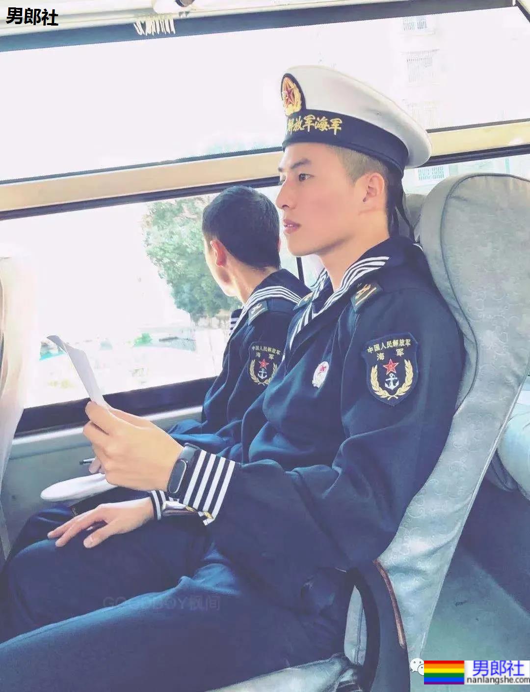 当体育生校草变成8块腹肌的海军小伙后 - 51虹马