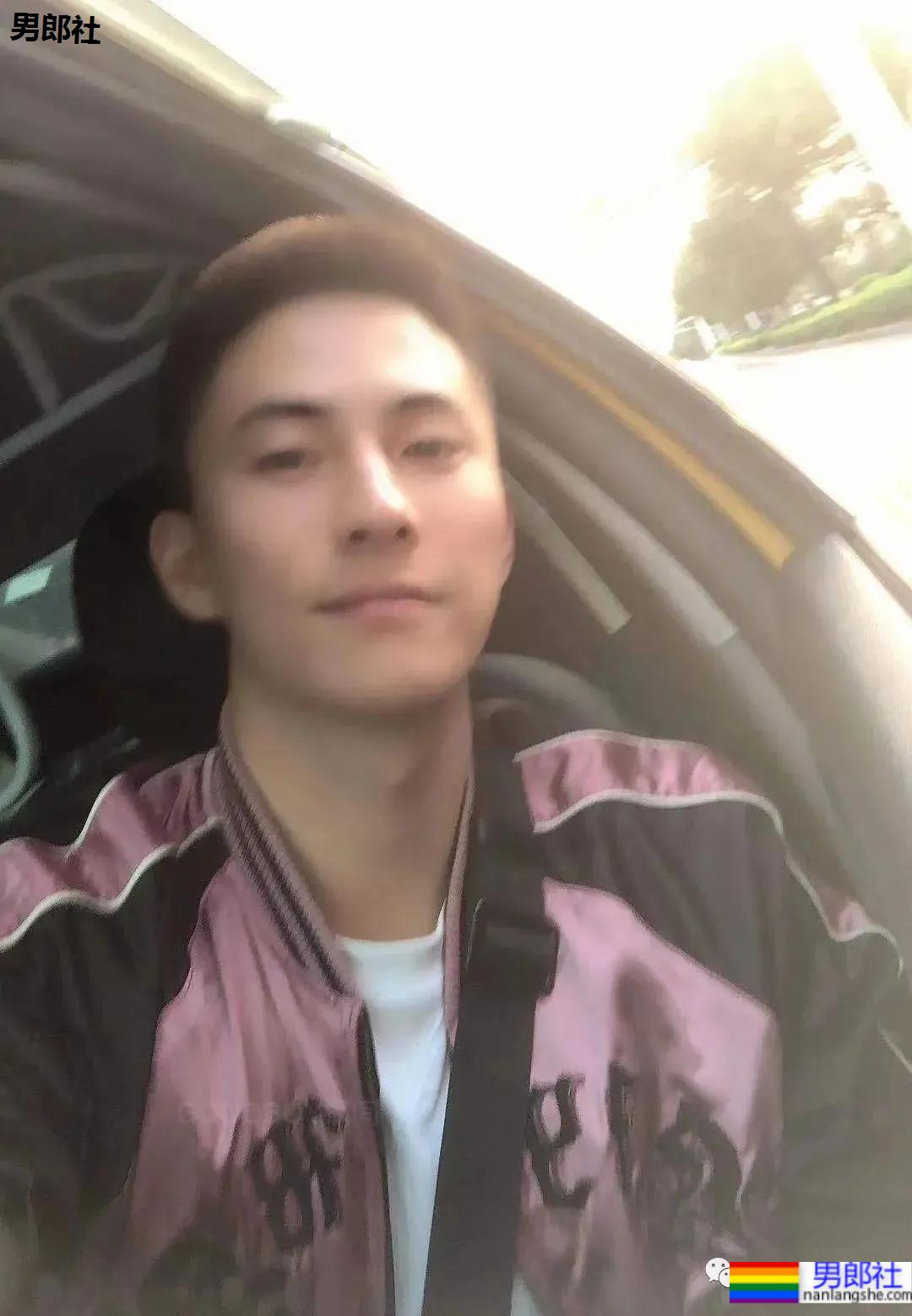 当体育生校草变成8块腹肌的海军小伙后 - 51虹马