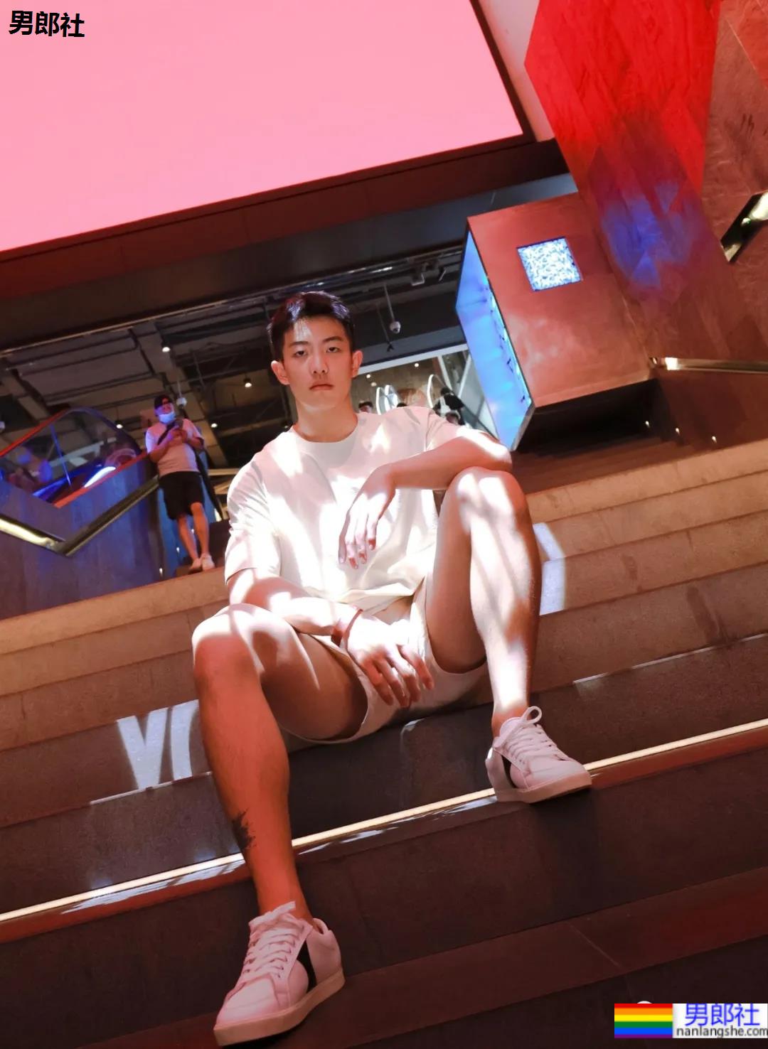 01年单眼皮肌肉男孩,D胸麒麟臂惹网友尖叫! - 51虹马 01年单眼皮肌肉男孩,D胸麒麟臂惹网友尖叫! - 51虹马