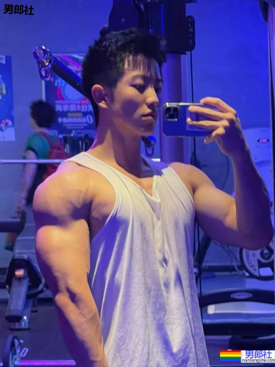 01年单眼皮肌肉男孩,D胸麒麟臂惹网友尖叫! - 51虹马 01年单眼皮肌肉男孩,D胸麒麟臂惹网友尖叫! - 51虹马