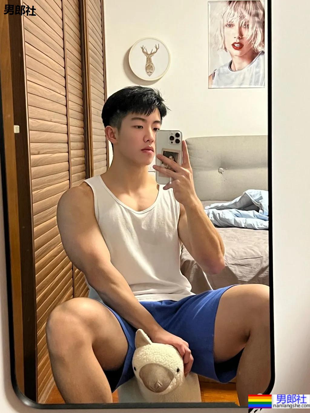 01年单眼皮肌肉男孩,D胸麒麟臂惹网友尖叫! - 51虹马 01年单眼皮肌肉男孩,D胸麒麟臂惹网友尖叫! - 51虹马