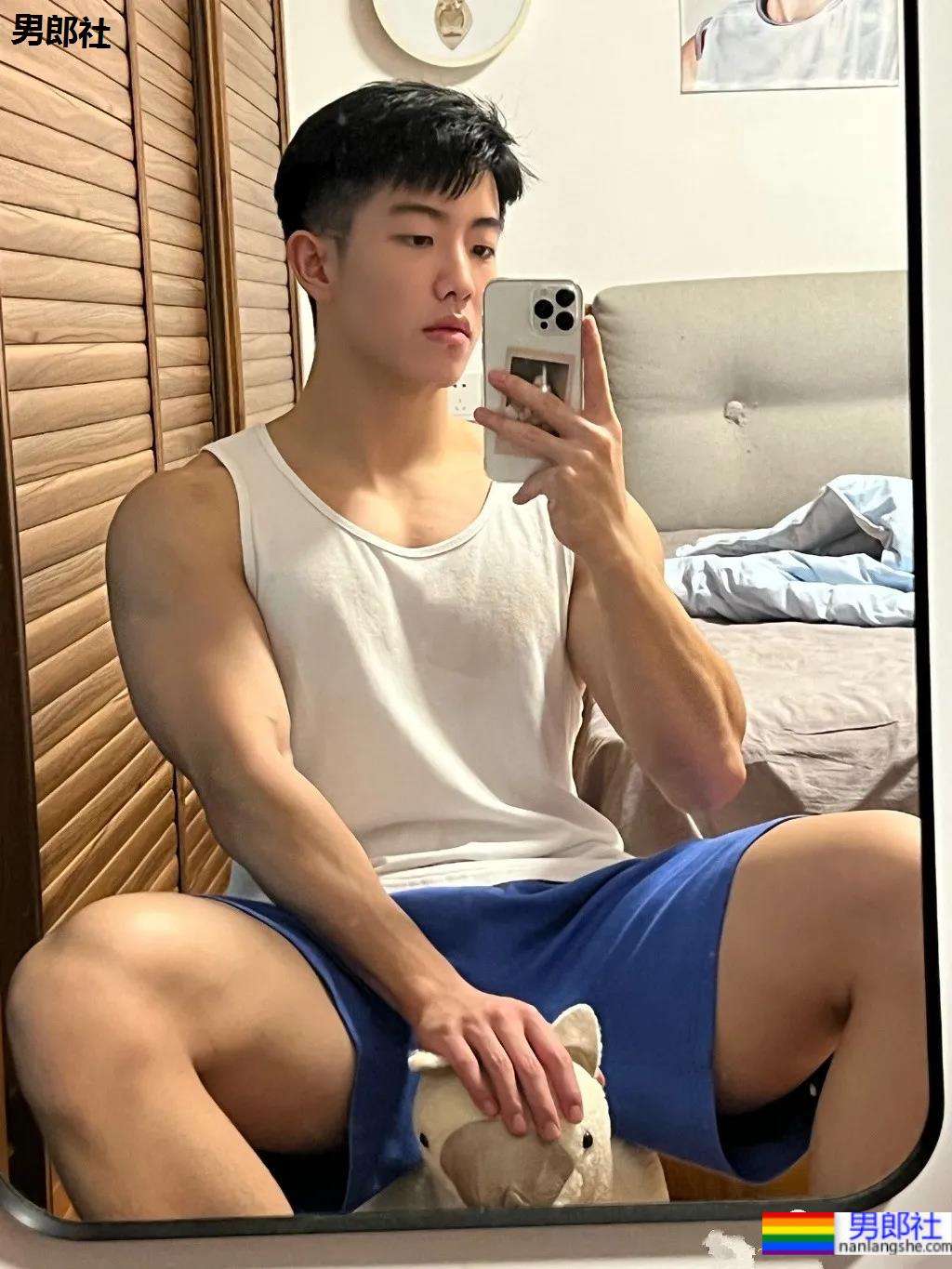 01年单眼皮肌肉男孩,D胸麒麟臂惹网友尖叫! - 51虹马 01年单眼皮肌肉男孩,D胸麒麟臂惹网友尖叫! - 51虹马