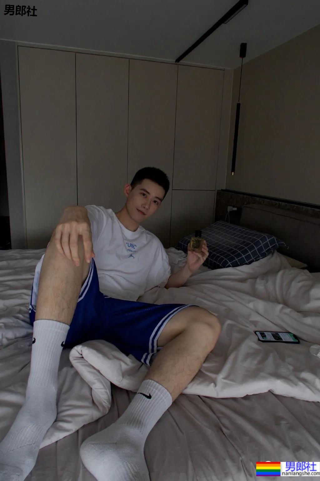 四川成都的短发清爽男孩，清新的样子让我疯狂心动！-51虹马