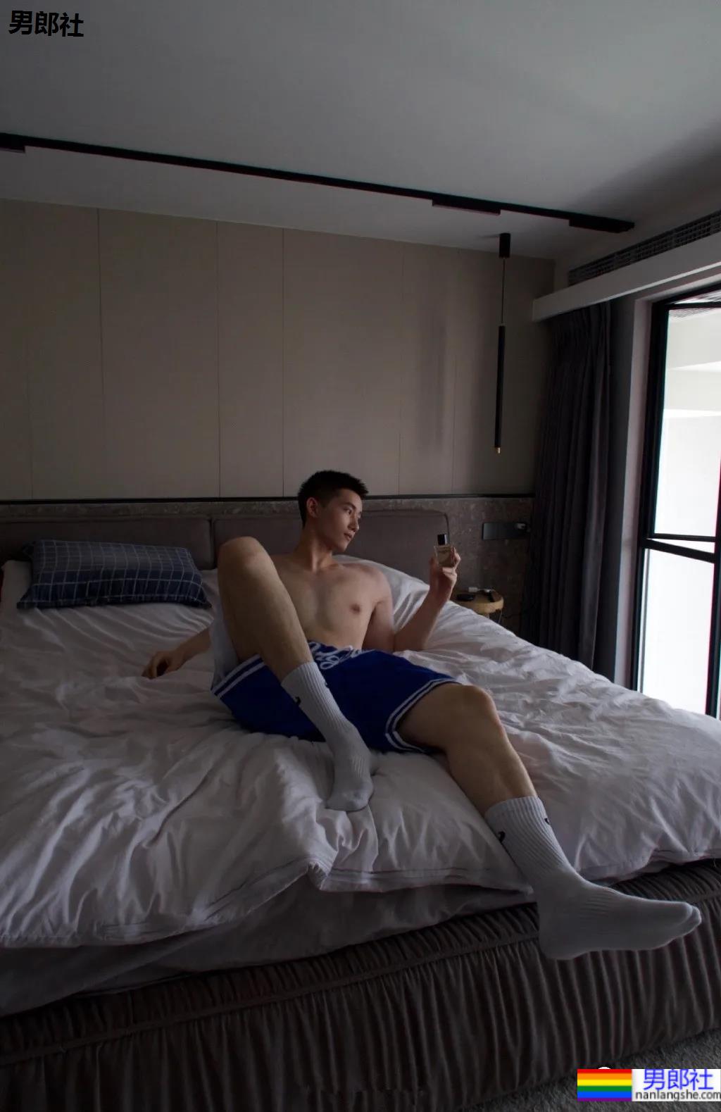 四川成都的短发清爽男孩，清新的样子让我疯狂心动！ - 51虹马