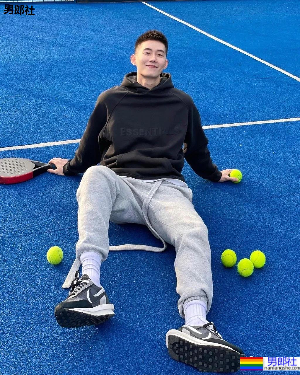 四川成都的短发清爽男孩，清新的样子让我疯狂心动！ - 51虹马