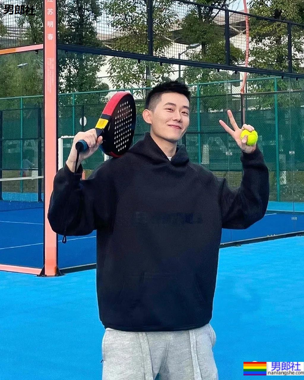 四川成都的短发清爽男孩，清新的样子让我疯狂心动！ - 51虹马