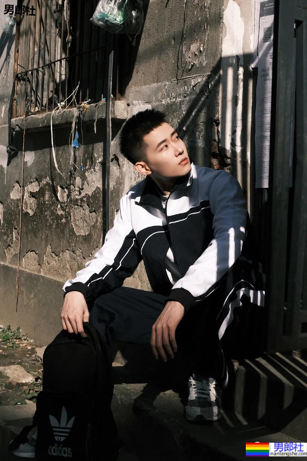 四川成都的短发清爽男孩，清新的样子让我疯狂心动！ - 51虹马