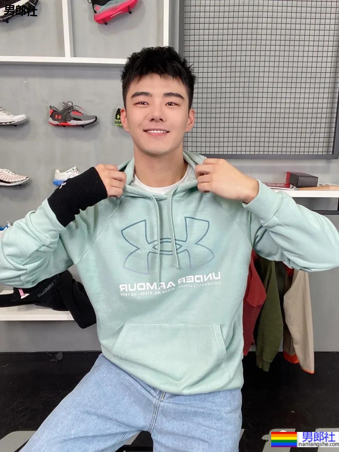 奶帅奶帅的宝藏主播小哥,这么乖的小奶狗谁能放手?-51虹马