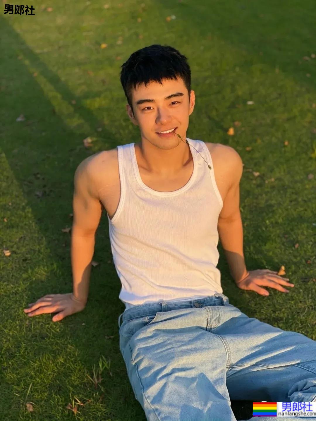 奶帅奶帅的宝藏主播小哥，这么乖的小奶狗谁能放手？ - 51虹马