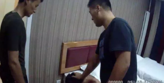 两山东MB开房约被抓现场曝光,竟带了这么多工具 - 51虹马 两山东MB开房约被抓现场曝光,竟带了这么多工具 - 51虹马