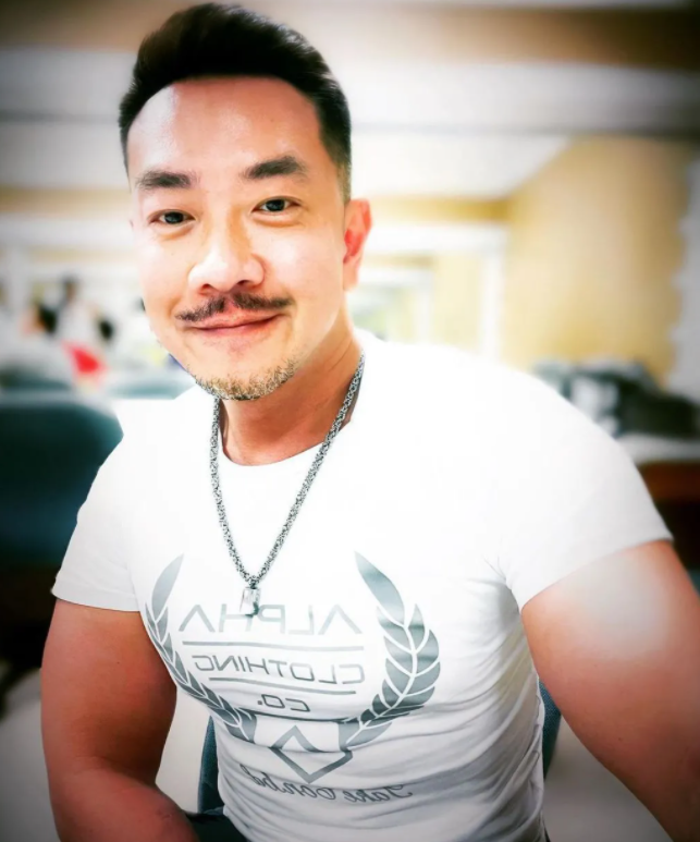 男明星被迫出柜后，从熊变成猴 - 51虹马