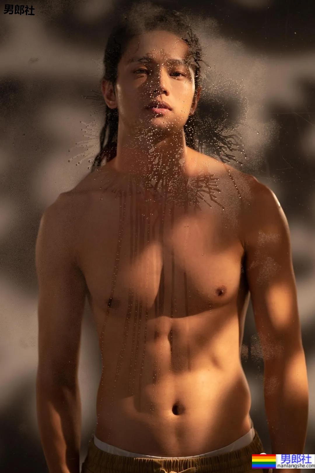 寸头腹肌小狼狗演双男cp剧走红,风度为他拍的荷尔蒙大片也A到爆! - 51虹马 寸头腹肌小狼狗演双男cp剧走红,风度为他拍的荷尔蒙大片也A到爆! - 51虹马