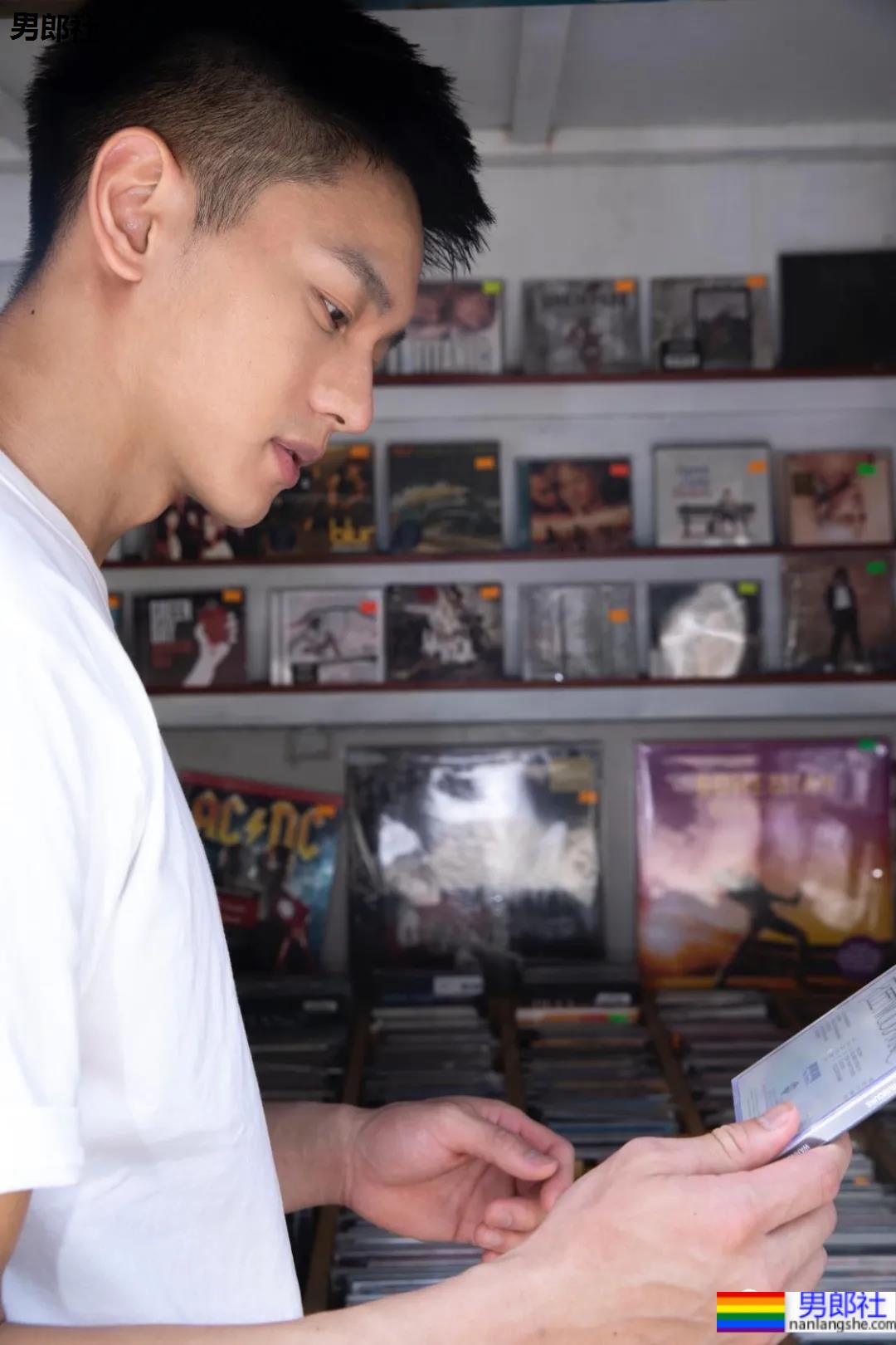 寸头腹肌小狼狗演双男cp剧走红,风度为他拍的荷尔蒙大片也A到爆! - 51虹马 寸头腹肌小狼狗演双男cp剧走红,风度为他拍的荷尔蒙大片也A到爆! - 51虹马