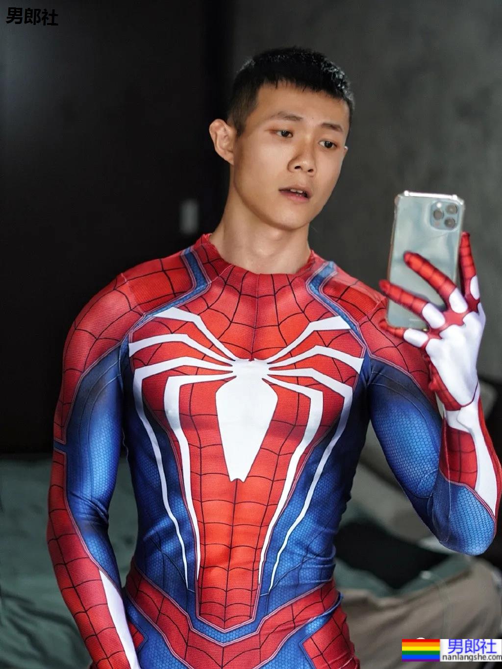 寸头痞帅小叔爱穿蜘蛛服紧身衣,这身材也太好看了吧!-51虹马