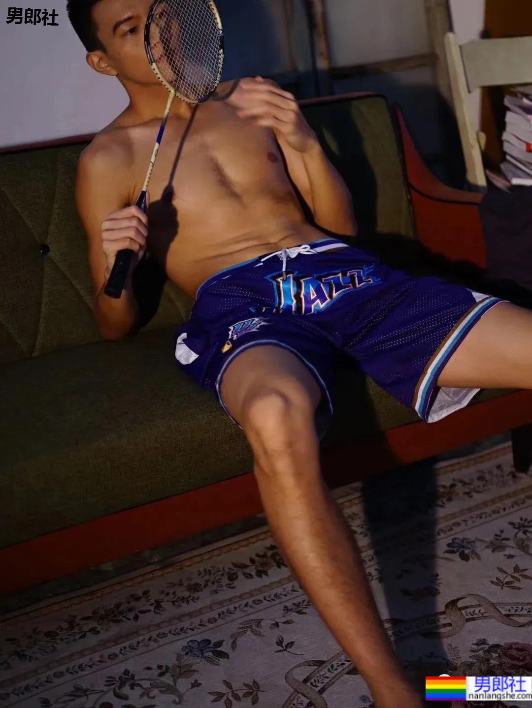 19岁寸头腹肌体育生,看到他就像看到了青春! - 51虹马 19岁寸头腹肌体育生,看到他就像看到了青春! - 51虹马