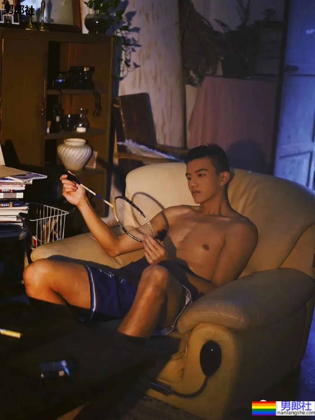 19岁寸头腹肌体育生,看到他就像看到了青春! - 51虹马 19岁寸头腹肌体育生,看到他就像看到了青春! - 51虹马