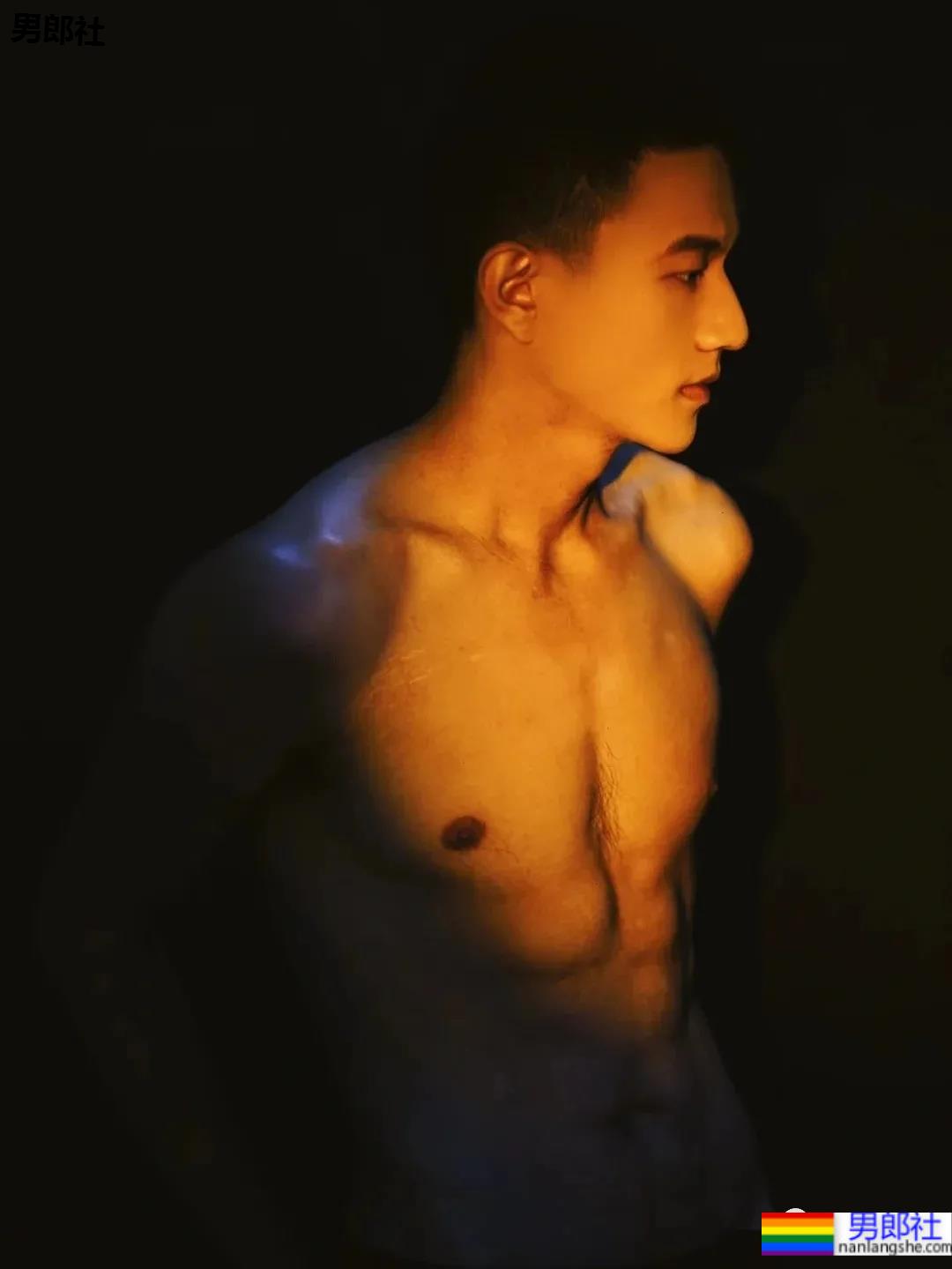 19岁寸头腹肌体育生,看到他就像看到了青春! - 51虹马 19岁寸头腹肌体育生,看到他就像看到了青春! - 51虹马