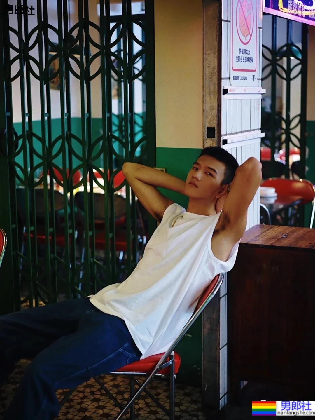 19岁寸头腹肌体育生,看到他就像看到了青春! - 51虹马 19岁寸头腹肌体育生,看到他就像看到了青春! - 51虹马