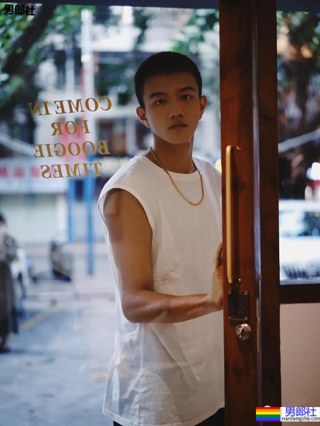 19岁寸头腹肌体育生,看到他就像看到了青春! - 51虹马 19岁寸头腹肌体育生,看到他就像看到了青春! - 51虹马