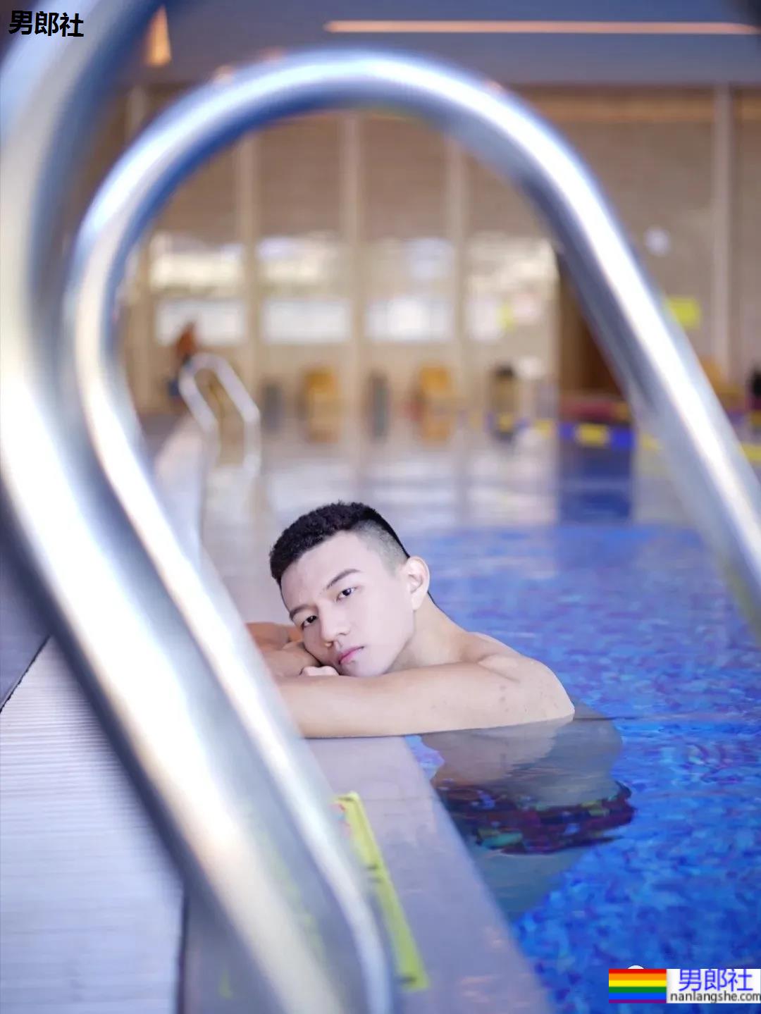 19岁寸头腹肌体育生,看到他就像看到了青春! - 51虹马 19岁寸头腹肌体育生,看到他就像看到了青春! - 51虹马