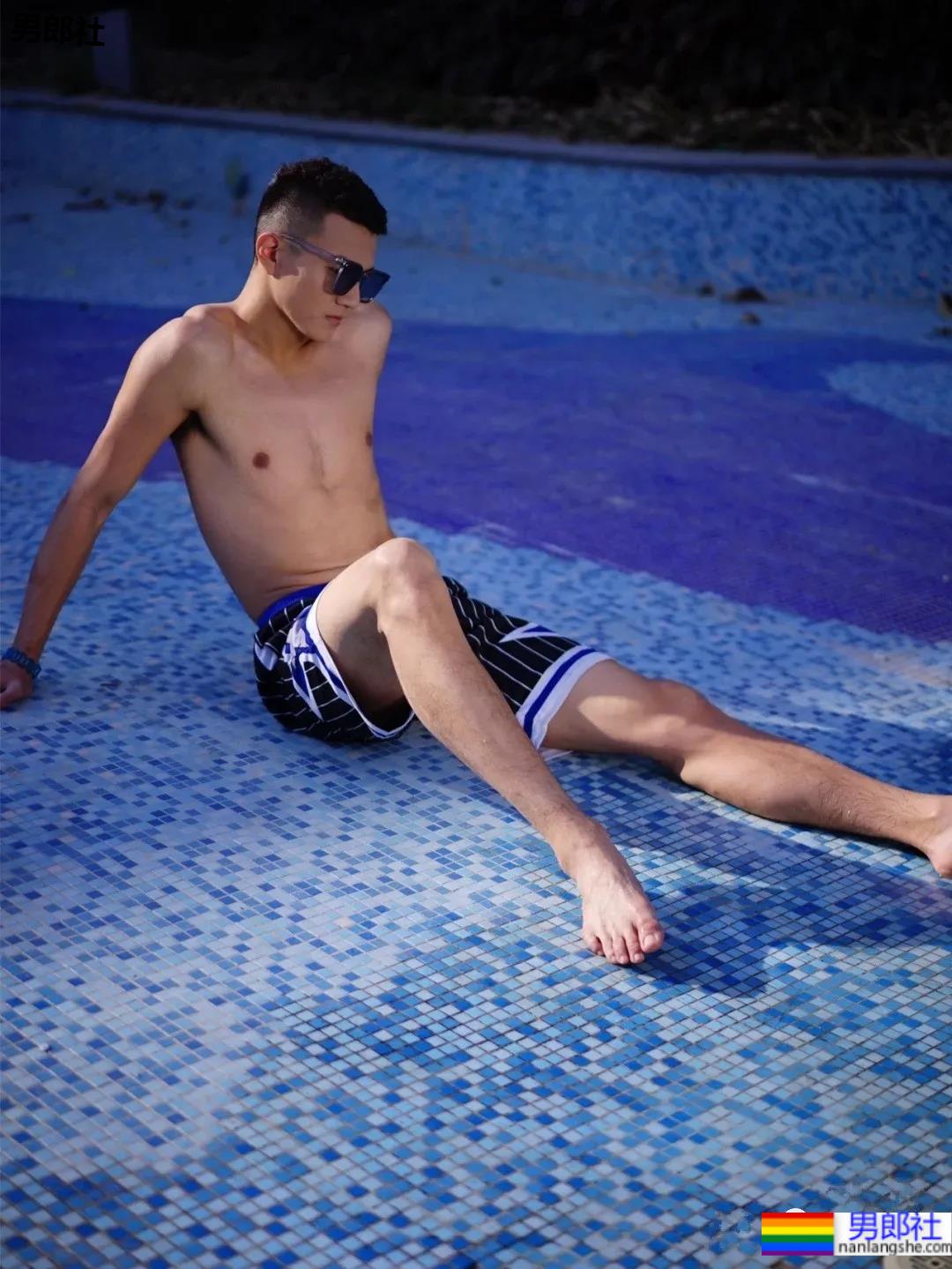 19岁寸头腹肌体育生,看到他就像看到了青春! - 51虹马 19岁寸头腹肌体育生,看到他就像看到了青春! - 51虹马