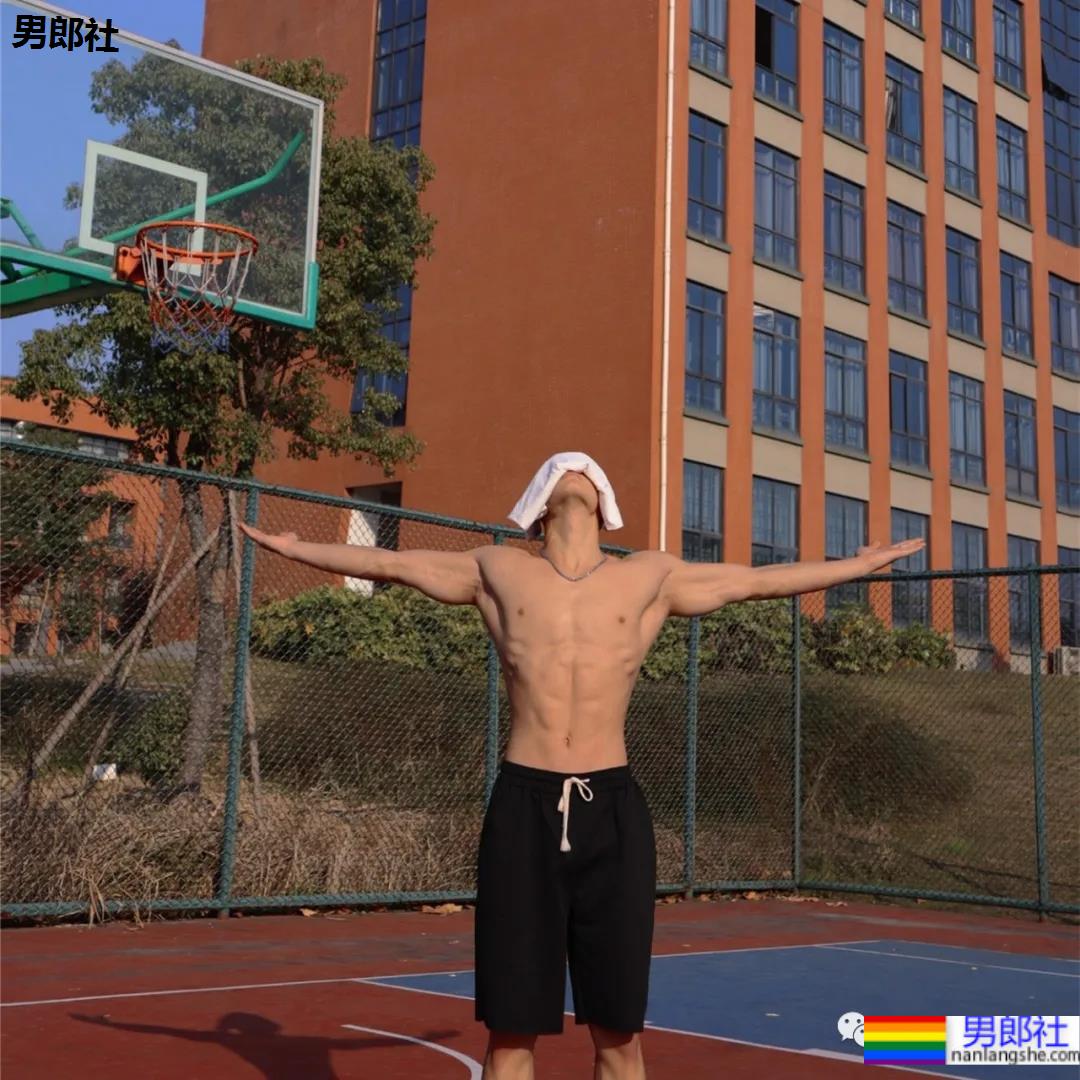 樊野19岁的迷弟，浙江的大学体育生，深受金主青睐-51虹马