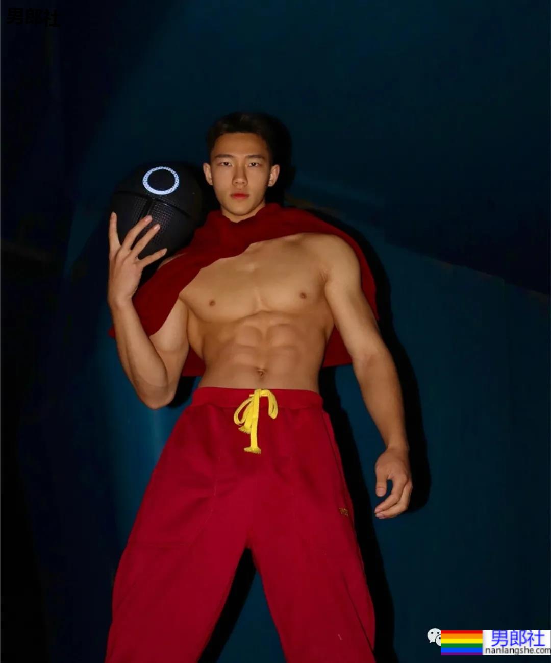 樊野19岁的迷弟,浙江的大学体育生,深受金主青睐 - 51虹马 樊野19岁的迷弟,浙江的大学体育生,深受金主青睐 - 51虹马