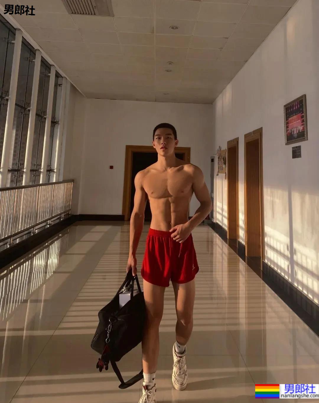 樊野19岁的迷弟,浙江的大学体育生,深受金主青睐 - 51虹马 樊野19岁的迷弟,浙江的大学体育生,深受金主青睐 - 51虹马