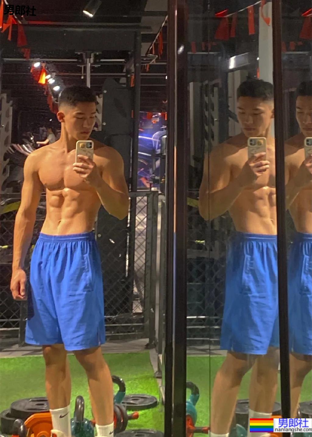 樊野19岁的迷弟,浙江的大学体育生,深受金主青睐 - 51虹马 樊野19岁的迷弟,浙江的大学体育生,深受金主青睐 - 51虹马