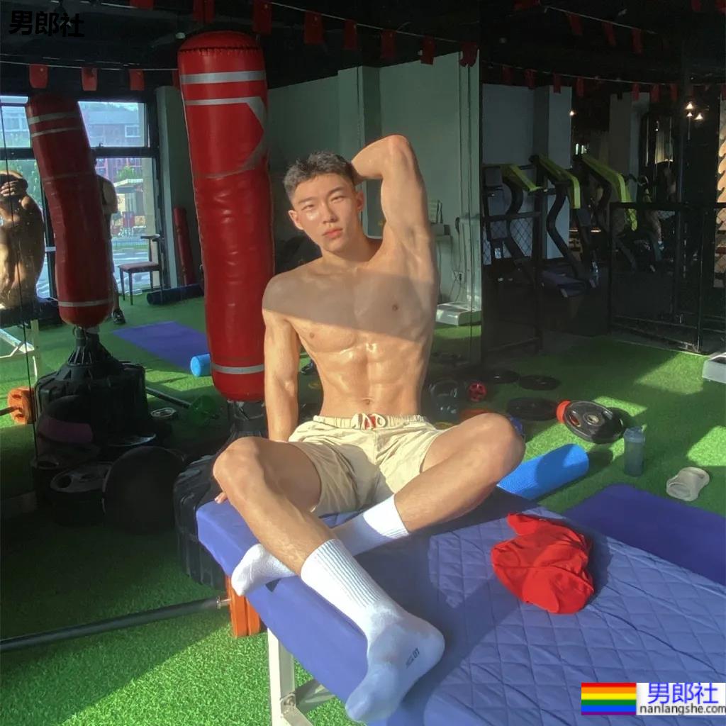 樊野19岁的迷弟,浙江的大学体育生,深受金主青睐 - 51虹马 樊野19岁的迷弟,浙江的大学体育生,深受金主青睐 - 51虹马