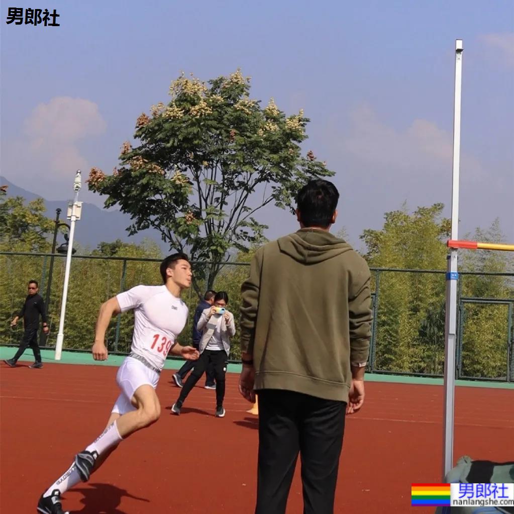 樊野19岁的迷弟,浙江的大学体育生,深受金主青睐 - 51虹马 樊野19岁的迷弟,浙江的大学体育生,深受金主青睐 - 51虹马