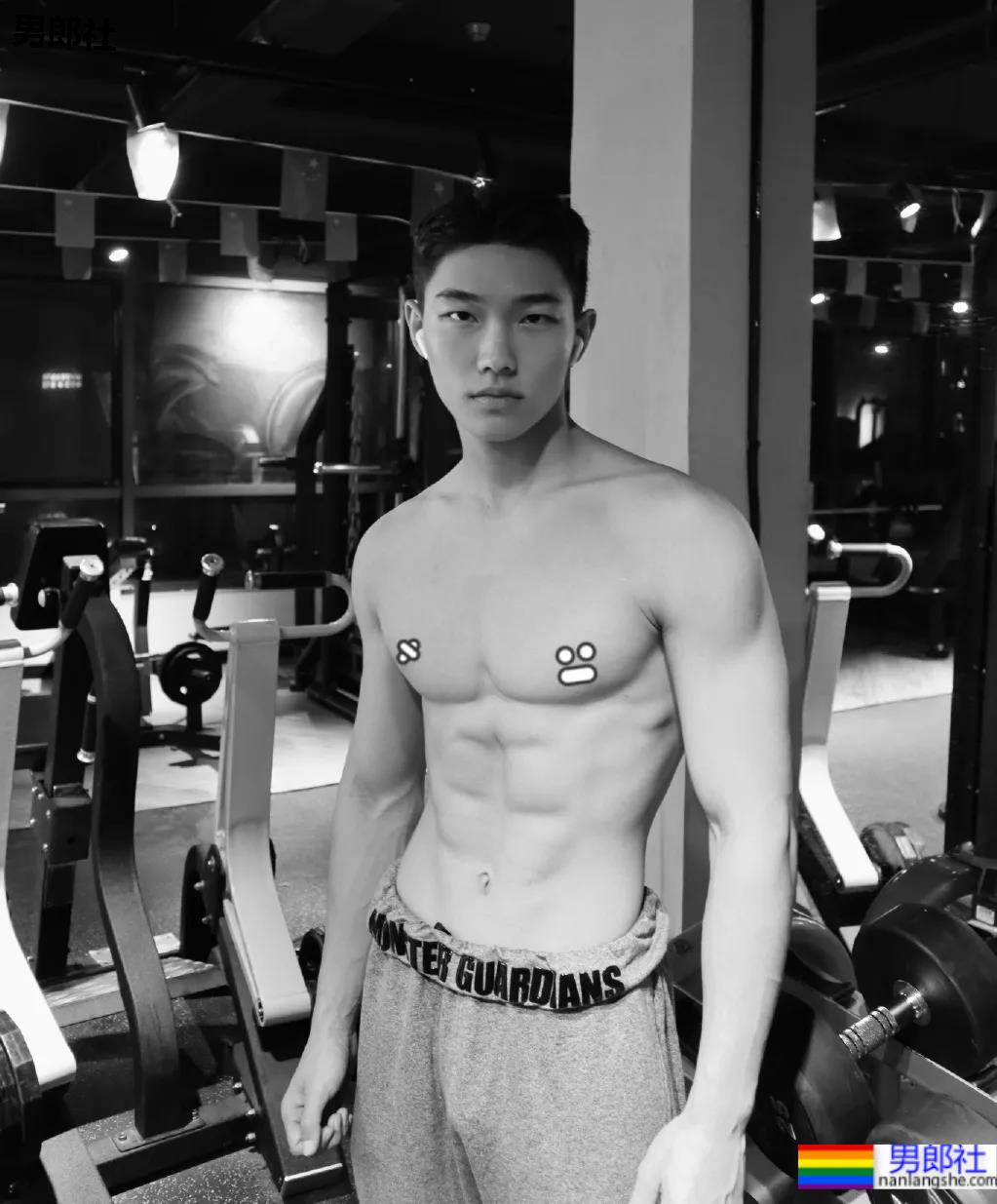 樊野19岁的迷弟,浙江的大学体育生,深受金主青睐 - 51虹马 樊野19岁的迷弟,浙江的大学体育生,深受金主青睐 - 51虹马