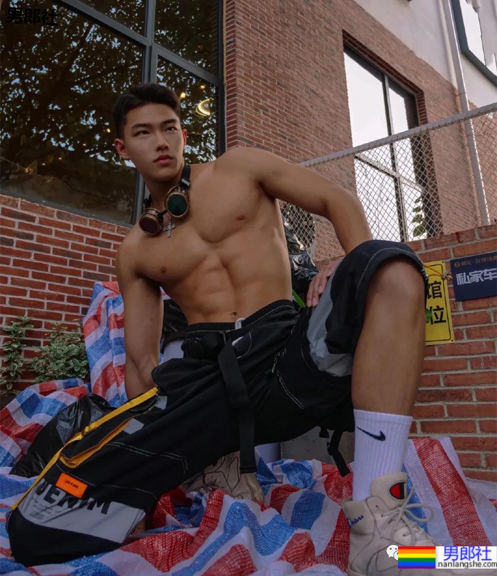 樊野19岁的迷弟,浙江的大学体育生,深受金主青睐 - 51虹马 樊野19岁的迷弟,浙江的大学体育生,深受金主青睐 - 51虹马