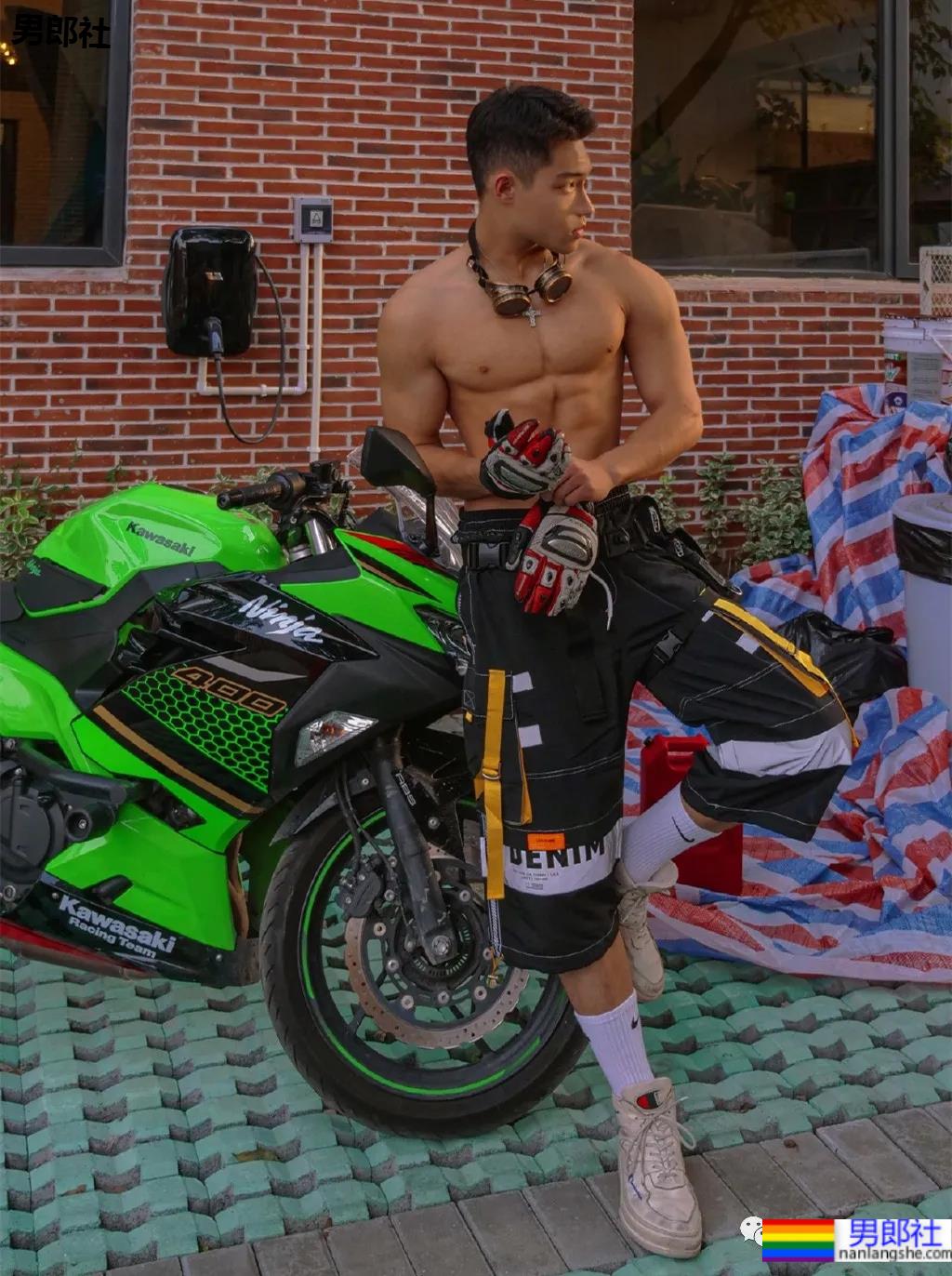 樊野19岁的迷弟,浙江的大学体育生,深受金主青睐 - 51虹马 樊野19岁的迷弟,浙江的大学体育生,深受金主青睐 - 51虹马