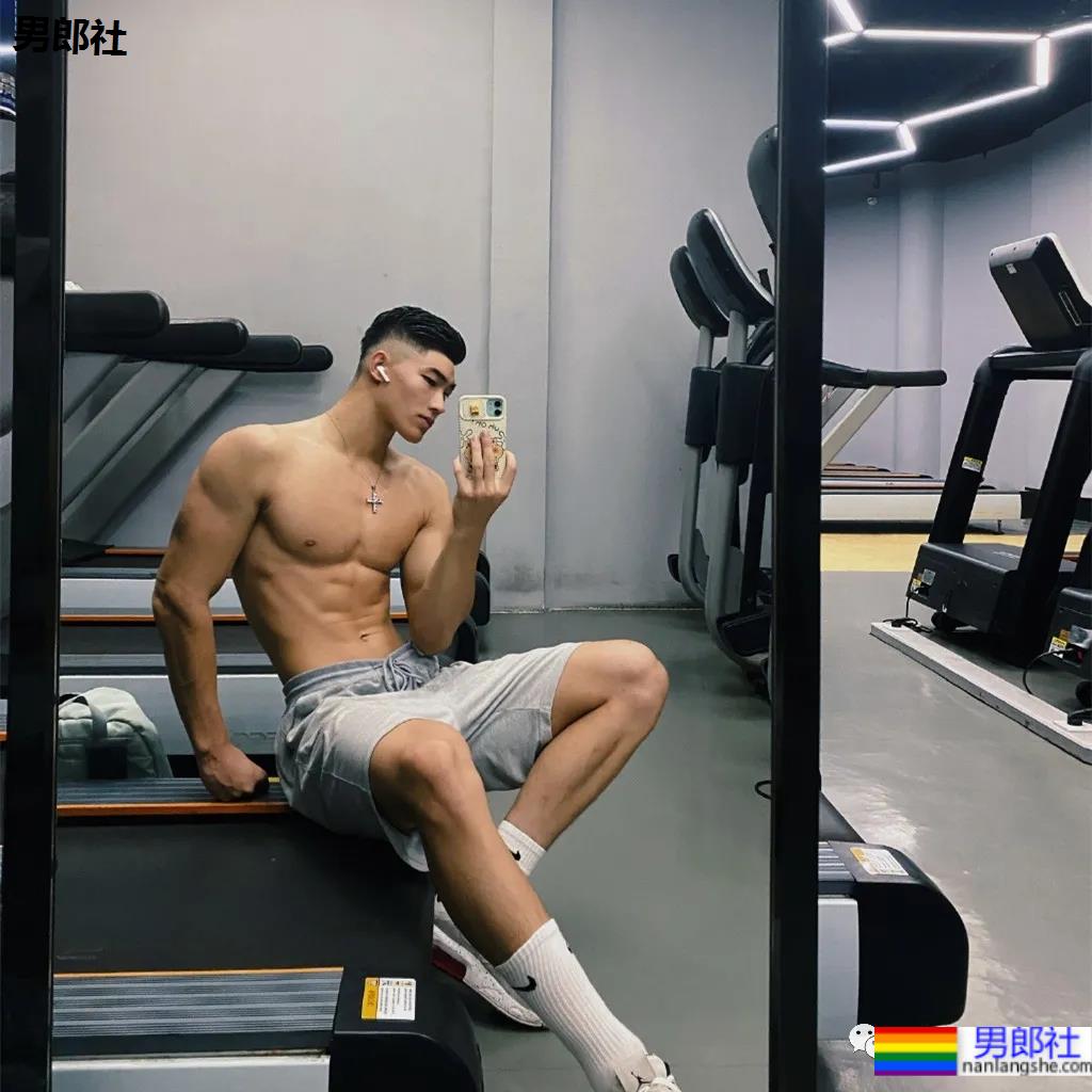 樊野19岁的迷弟,浙江的大学体育生,深受金主青睐 - 51虹马 樊野19岁的迷弟,浙江的大学体育生,深受金主青睐 - 51虹马