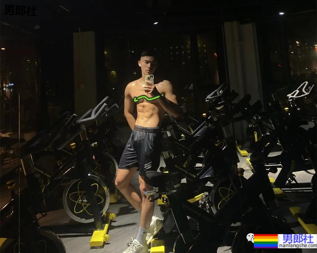 樊野19岁的迷弟,浙江的大学体育生,深受金主青睐 - 51虹马 樊野19岁的迷弟,浙江的大学体育生,深受金主青睐 - 51虹马