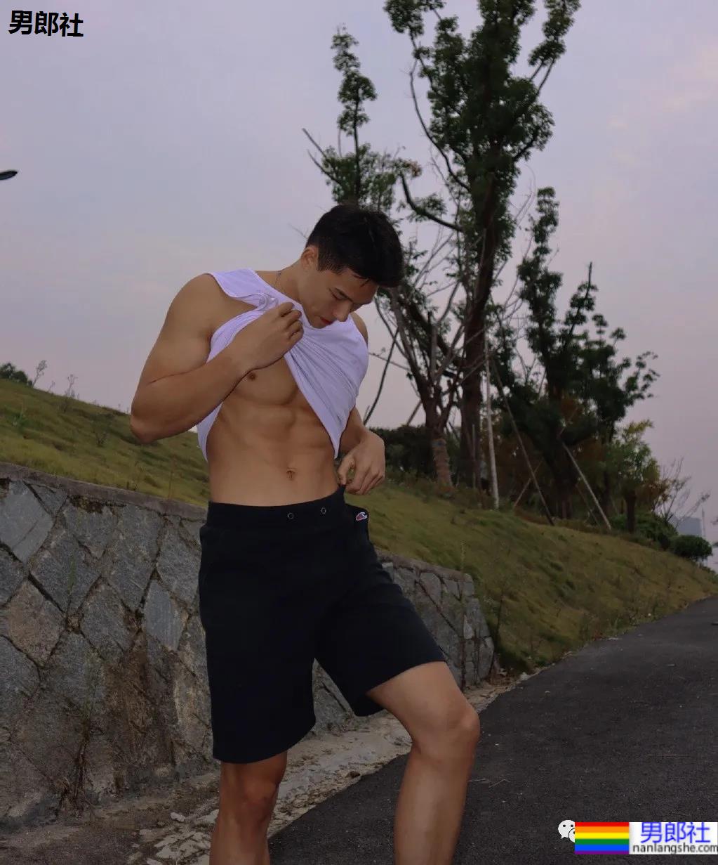 樊野19岁的迷弟,浙江的大学体育生,深受金主青睐 - 51虹马 樊野19岁的迷弟,浙江的大学体育生,深受金主青睐 - 51虹马