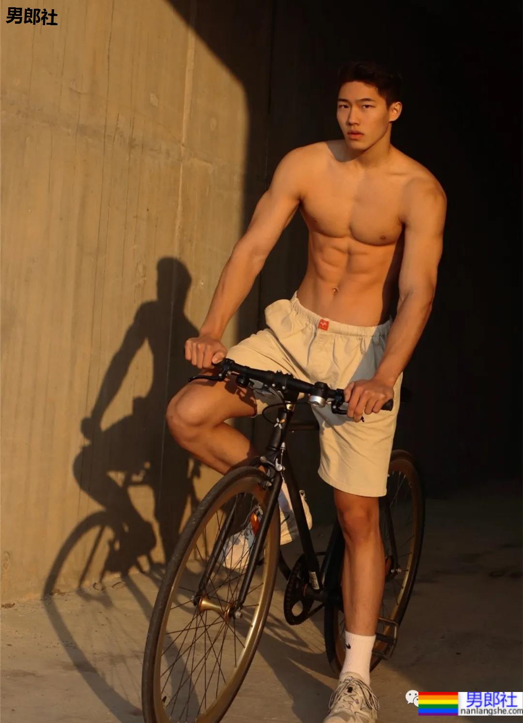 樊野19岁的迷弟,浙江的大学体育生,深受金主青睐 - 51虹马 樊野19岁的迷弟,浙江的大学体育生,深受金主青睐 - 51虹马