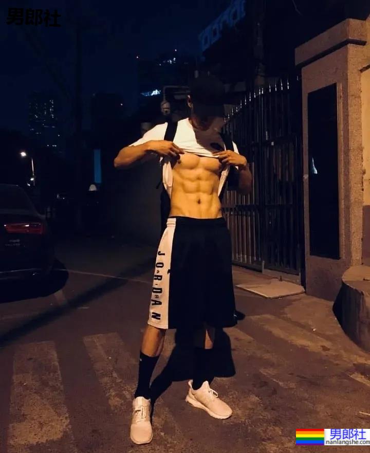 挖掘民间野生肌肉帅哥，这14位体育生私教模特宝藏男孩，网友们看疯了！-51虹马