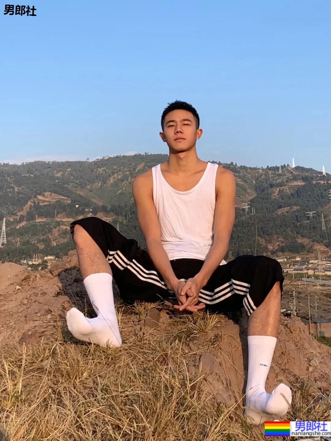 184CM寸头黑皮体育生，他身上有阳光的味道！-51虹马