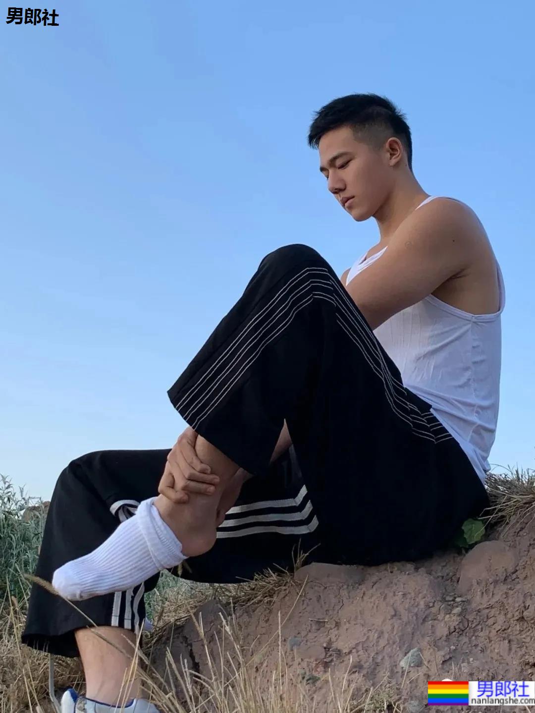 184CM寸头黑皮体育生，他身上有阳光的味道！ - 51虹马