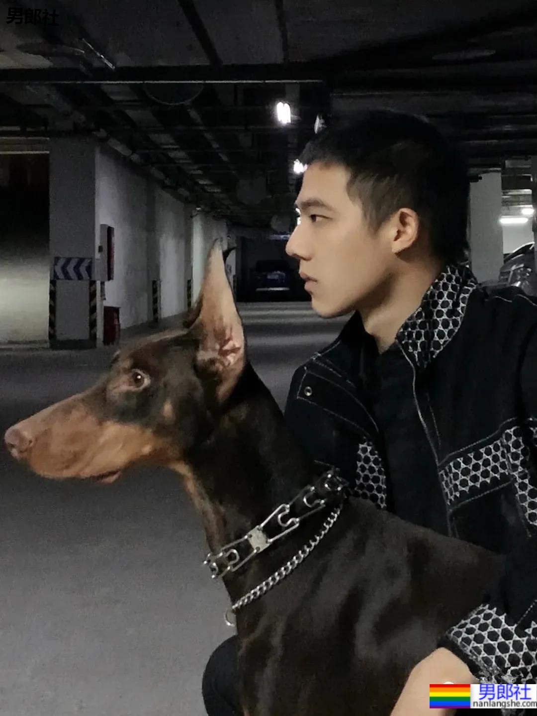 184CM寸头黑皮体育生，他身上有阳光的味道！ - 51虹马