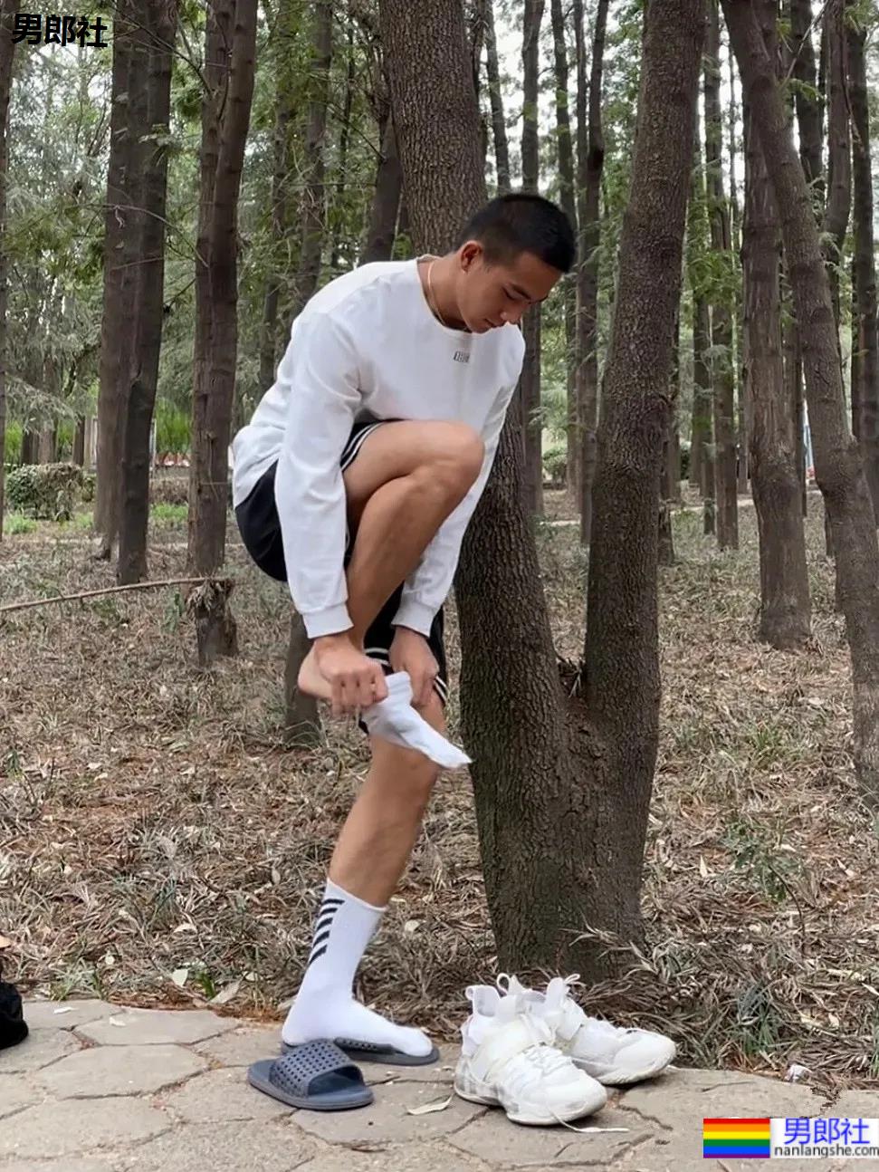 184CM寸头黑皮体育生，他身上有阳光的味道！ - 51虹马
