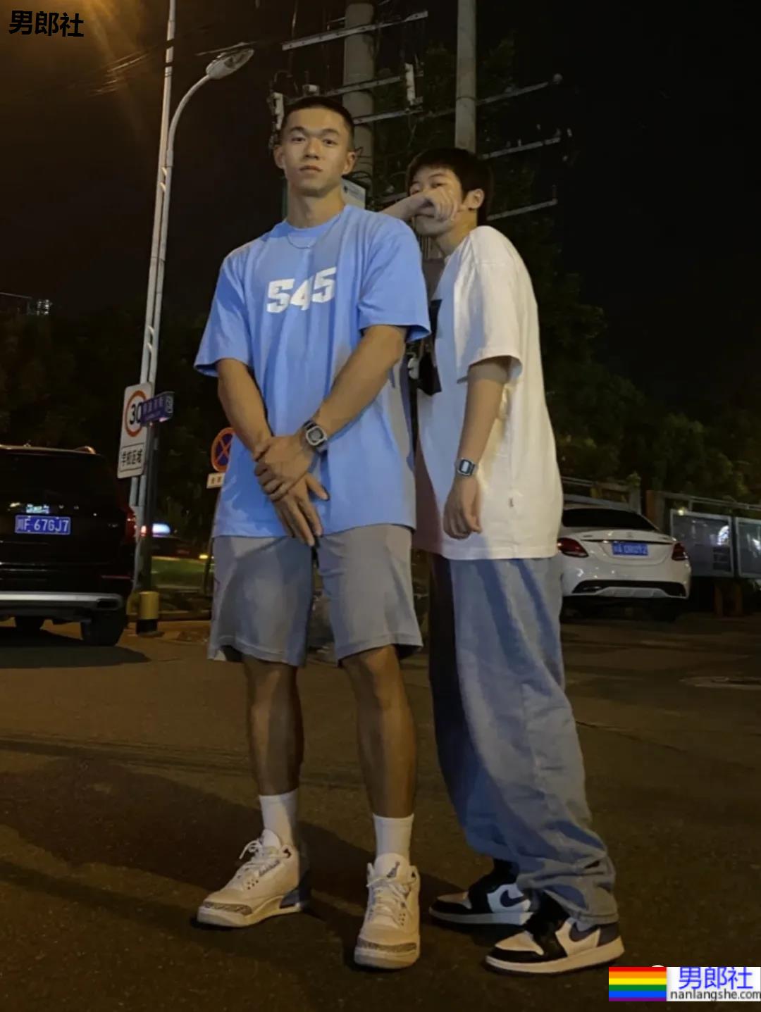 四川警校寸头小哥引发舔屏,这颜值身材也太可了! - 51虹马 四川警校寸头小哥引发舔屏,这颜值身材也太可了! - 51虹马