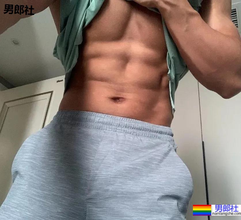 四川警校寸头小哥引发舔屏,这颜值身材也太可了! - 51虹马 四川警校寸头小哥引发舔屏,这颜值身材也太可了! - 51虹马